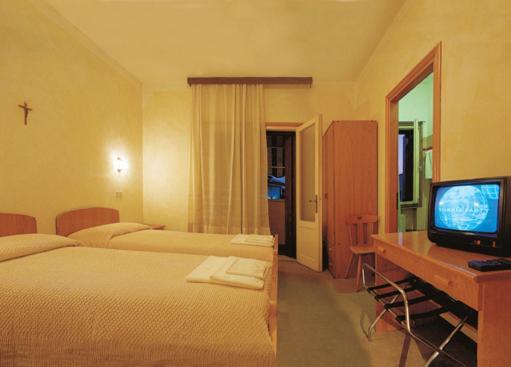 Albergo Ristorante Da Felice Loria الغرفة الصورة